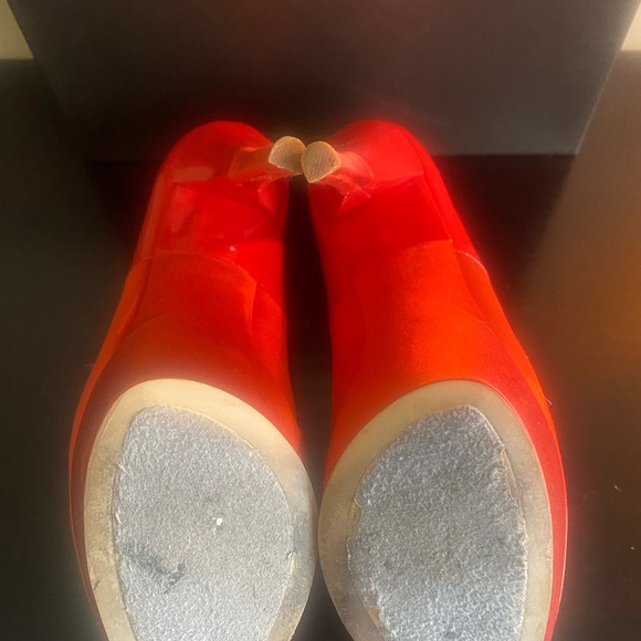 BEBE Rosario-red satin and leather high heel! 5” heel 1.5” platform - Picture 6 of 11